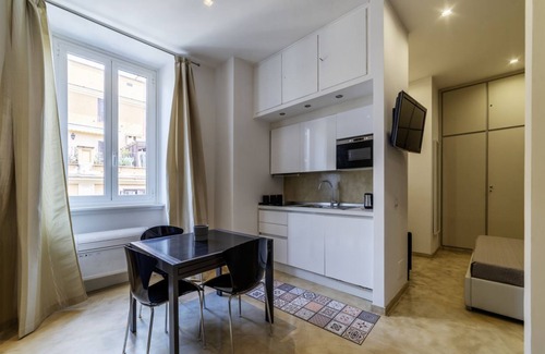 Rione XVI Ludovisi Apartment | Bright Apartment near Villa Borghese