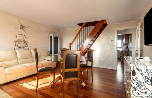 Oriago Apartment | Bright apartment of 79 sqm on two levels, for 5 people, on the 2nd floor of a building WITHOUT lift.The property is located in Oriago di Mira, a hamlet of Mira, characterised by the lovely landscape along the river Brenta, a mix of history, nature and ar