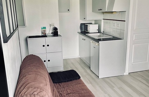 La Rochelle Apartment | Bright apartment, quiet, secure residence, swimming pool/parking, near Port Minimes