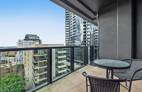 South Yarra Apartment | Bright Apartment with City Views in Trendy Locale