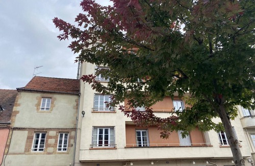 Moulins Apartment | Bright apartment with balcony in Moulins, parking included