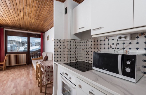Les Almes Apartment | Bright Apartment with Balcony · Close to Shops & Slopes