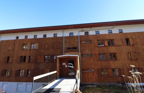 Les Almes Apartment | Bright Apartment with Balcony · Close to Shops & Slopes