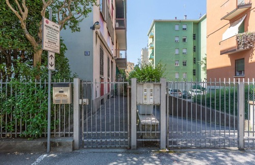 San Donato-San Vitale Apartment | Bright apartment with balcony equipped with the main comforts to comfortably accommodate up to 3 people and very quiet thanks to the view on a silent internal street. The accommodation is located in the San Vitale district, a very green residential area,