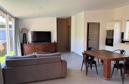 Lattes Apartment | Bright apartment with large terrace & jacuzzi