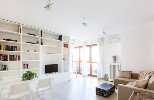 Garbatella Apartment | Bright Apartment with spacious balconies