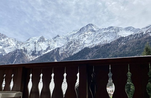 Les Houches Apartment | Bright apt facing the Mont Blanc chain
