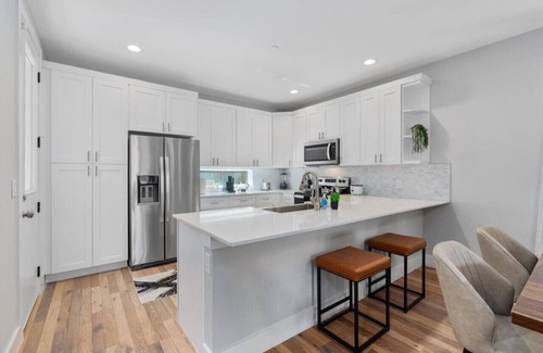University Hills and Windsor Park House | Bright Austin Home Mins to Downtown, Franklin BBQ & Live Music!