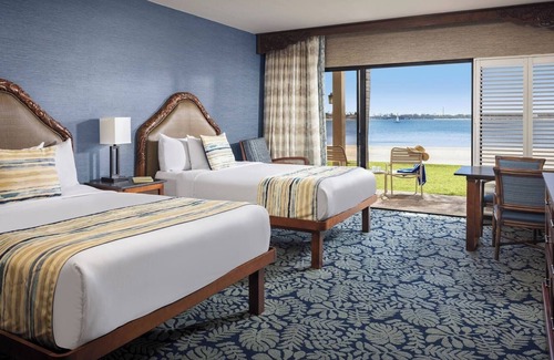 Crown Point Hotel | Bright Bay View Queens Suite | Great for Group Getaways | 2 units