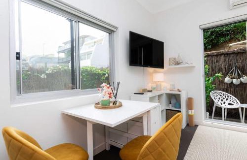North Bondi Apartment | Bright Beachfront Studio with Terrace & Aircon