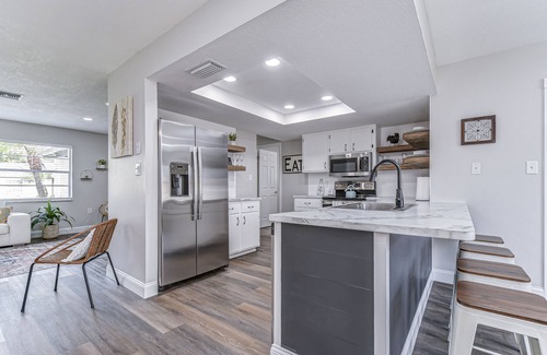 Bear Creek House | Bright & Beautiful 3/2 house close to Beaches & Fun