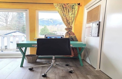 Brackendale Apartment | Bright, Beautiful Guesthouse in Sunny Brackendale