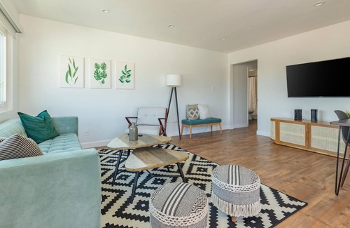 East Village Apartment | Bright, Beautiful Long Beach Condo