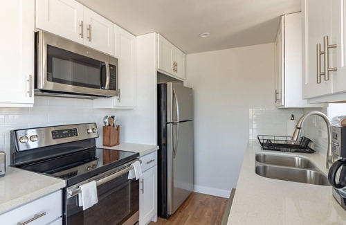 East Village Apartment | Bright, Beautiful Long Beach Condo