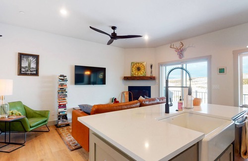 Grand Elk Ranch House | Bright & beautiful modern townhome with fireplace, balcony & walkable locale