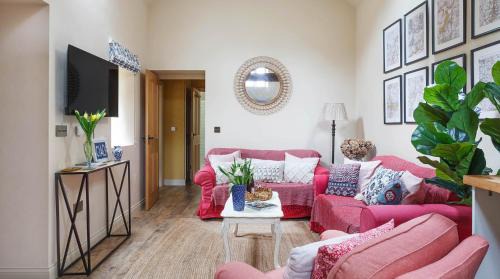 Painswick House | Bright & Beautiful Open Plan Coach House Painswick