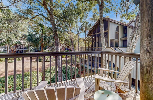 Kiawah Island Villa | Bright, beautiful home with screened-in porch, wood flooring, & AC - dogs ok