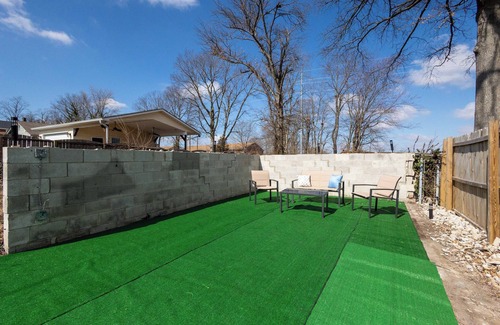 Lexington Apartment | Bright & Beautifully Renovated Duplex Unit A !- 7 Minutes to Downtown
