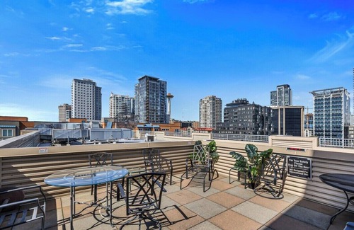 Belltown Condo | Bright Belltown Studio