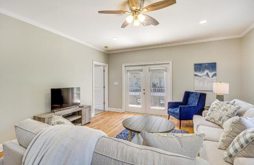 Biloxi Apartment | Bright Biloxi Condo Walk to the Beach!