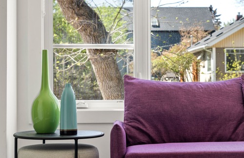 Crescent Heights House | Bright & Bold 4BDRM Modern Retreat