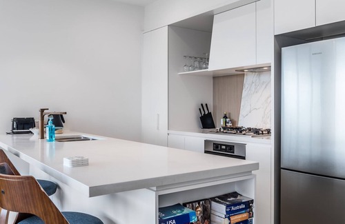 Bowen Hills Apartment | Bright Bowen Hills Apartment, Close to City Life