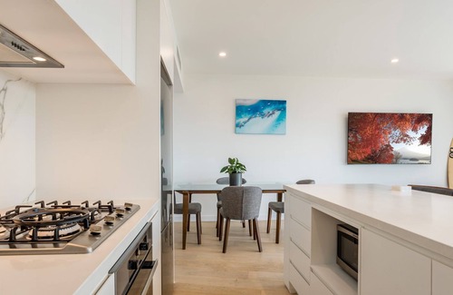 Bowen Hills Apartment | Bright Bowen Hills Apartment, Close to City Life