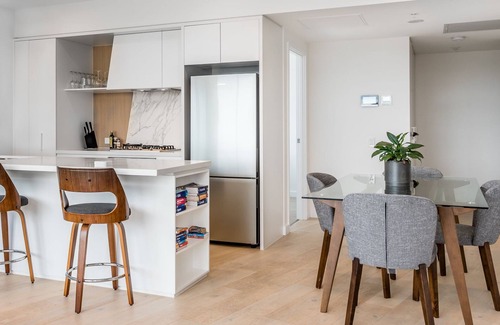 Bowen Hills Apartment | Bright Bowen Hills Apartment, Close to City Life