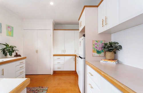 Scarborough House | Bright & Breezy Beachside Unit