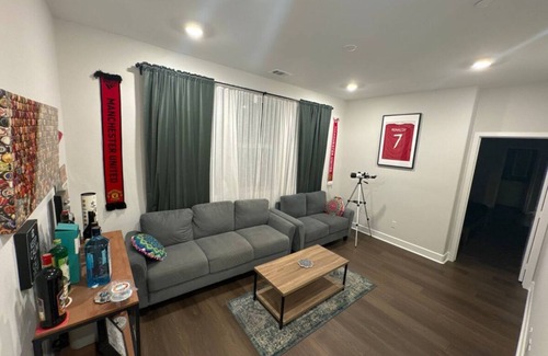 Simi Valley Bed & Breakfast | Bright & Breezy Room - Your Home Away from Home