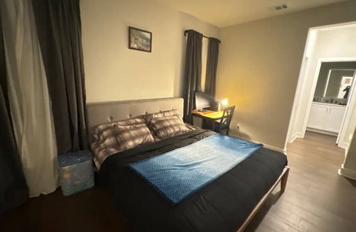Simi Valley Bed & Breakfast | Bright & Breezy Room - Your Home Away from Home