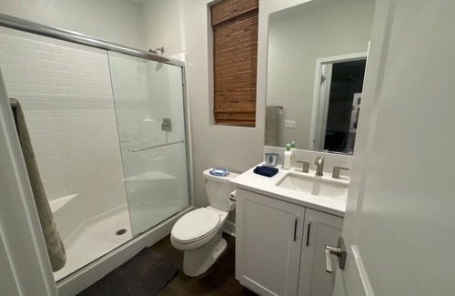 Simi Valley Bed & Breakfast | Bright & Breezy Room - Your Home Away from Home