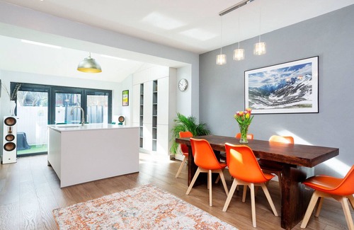 Earlsfield House | Bright by Wimbledon Park, by Veeve