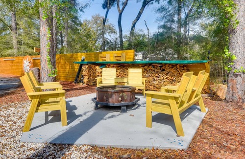 Supply Cabin | Bright Cabin w/Fire Pit - 2 Mi to Holden Beach!