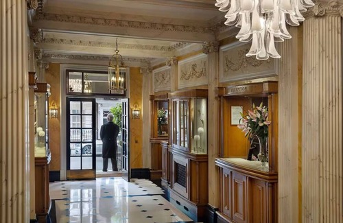 City of Westminster Condo | Bright & Calm: 2-Bedroom Condo in the Heart of London