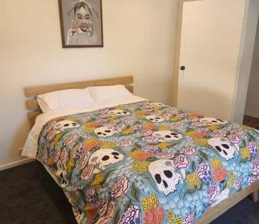 Frankston House | Bright, central and private home in Frankston