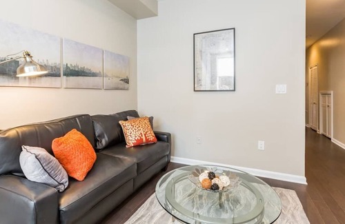 North Capitol Street Condo | Bright, Central Shaw Rowhouse Condo 1bd/1ba with Patio | Long-Term