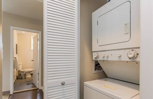 North Capitol Street Condo | Bright, Central Shaw Rowhouse Condo 1bd/1ba with Patio | Long-Term