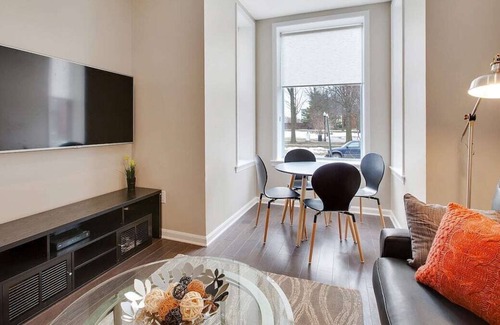 North Capitol Street Condo | Bright, Central Shaw Rowhouse Condo 1bd/1ba with Patio | Long-Term