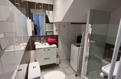 Le Rouet Apartment | Bright, central studio Marseille Prado near Vélodrome