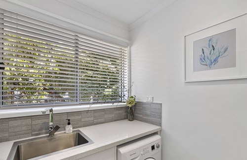 Healesville House | Bright charming 3 bedroom home & walking distance to Four Pillars Gin!