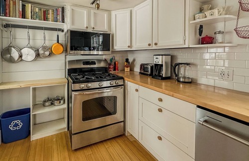 East Deering House | Bright Charming Victorian Close to Everything!