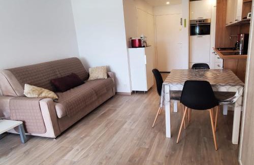 Agay Apartment | Bright cocoon with pool - facing the sea