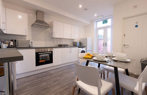 Wigan Bed & Breakfast | Bright & Comfy Rooms in Prime Wigan Spot