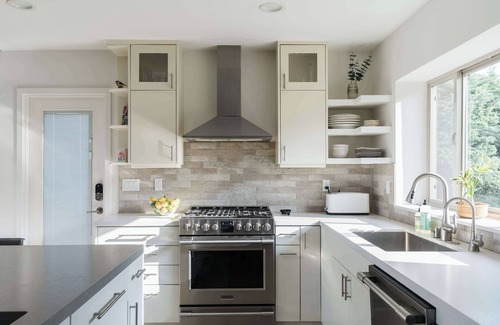 La Mesa House | Bright Contemporary 5-Bedroom Oasis, Pool and Yard