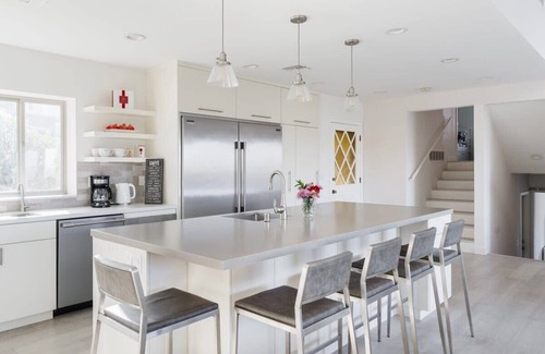 La Mesa House | Bright Contemporary 5-Bedroom Oasis, Pool and Yard