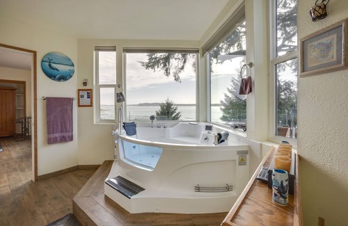 Coos Bay House | Bright Coos Bay Getaway: Water Views, Garden!