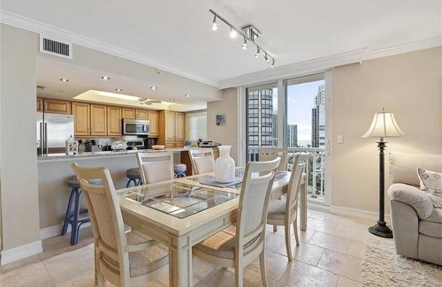 Park Shore Condo | Bright corner unit with stunning Gulf views-CL0701
