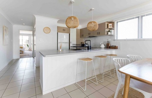 Tweed Heads South Apartment | Bright & cosy 2 bed, 2 bath apartment, with pool.