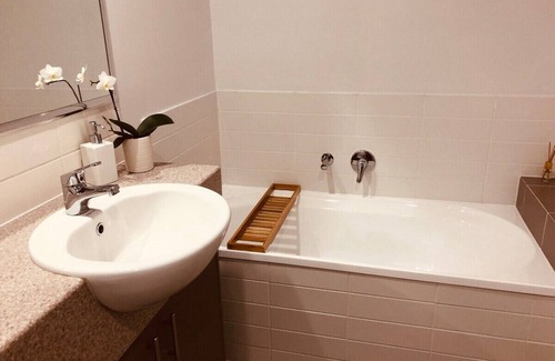 Tweed Heads South Apartment | Bright & cosy 2 bed, 2 bath apartment, with pool.